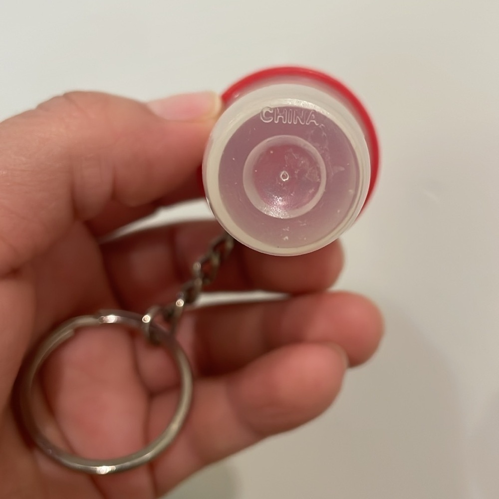 Vintage Tupperware Mini Key Chain Quick Shake
Cup Tumbler Lid Pill Container Red - Picture 9 of 9